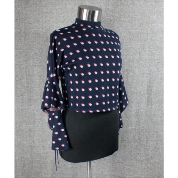 ⬇️ BCBGeneration RETRO POLKA DOT TOP with flowy sleeves - Picture 3 of 8